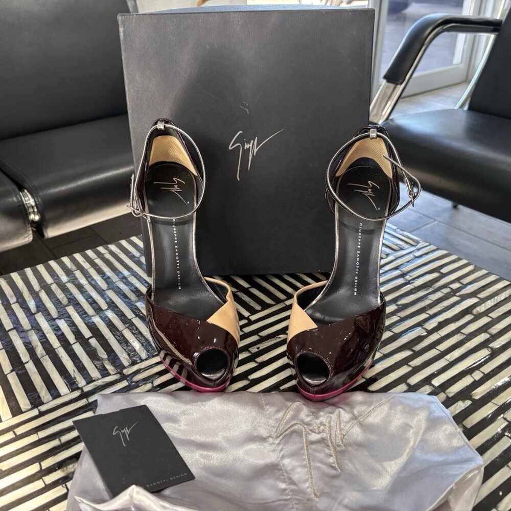 Giuseppe Zanotti Patent Burgundy Open Toe Heels - Picture 3 of 11